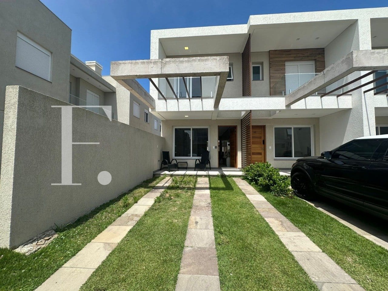 Sobrado com 119m², 2 dormitórios, 2 suítes, 2 vagas, Murano em Capão da Canoa