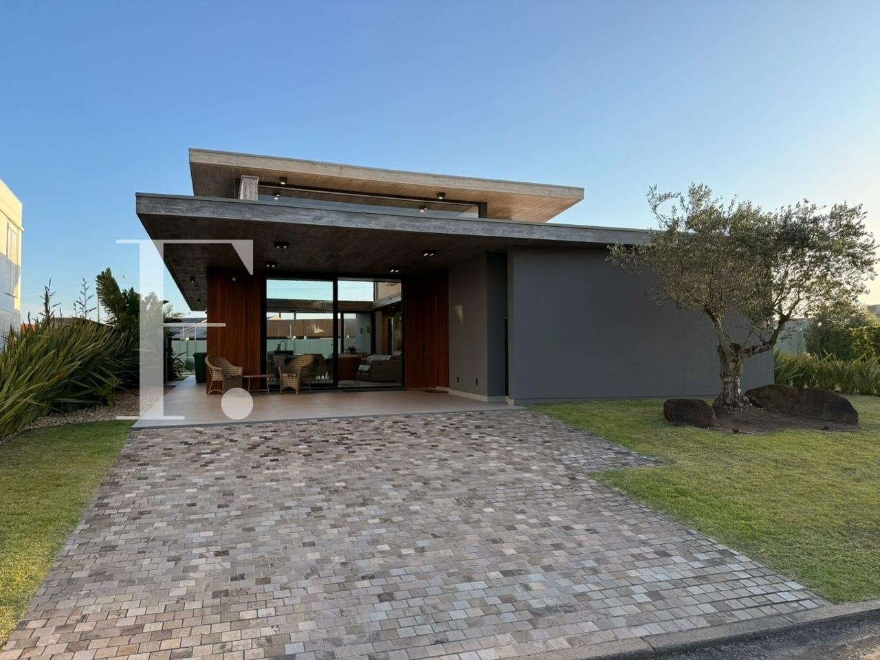 Casa Condomínio com 270m², 4 dormitórios, 4 suítes, 2 vagas, Celebration em Xangri-Lá