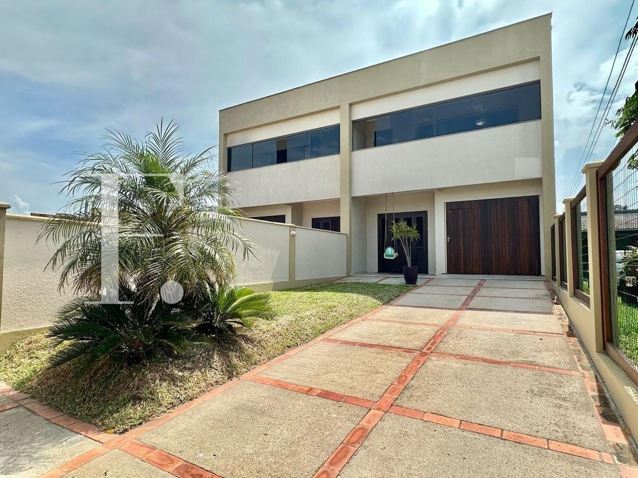 Duplex com 174m², 2 dormitórios, 2 suítes, 2 vagas, no bairro Centro em Xangri-Lá
