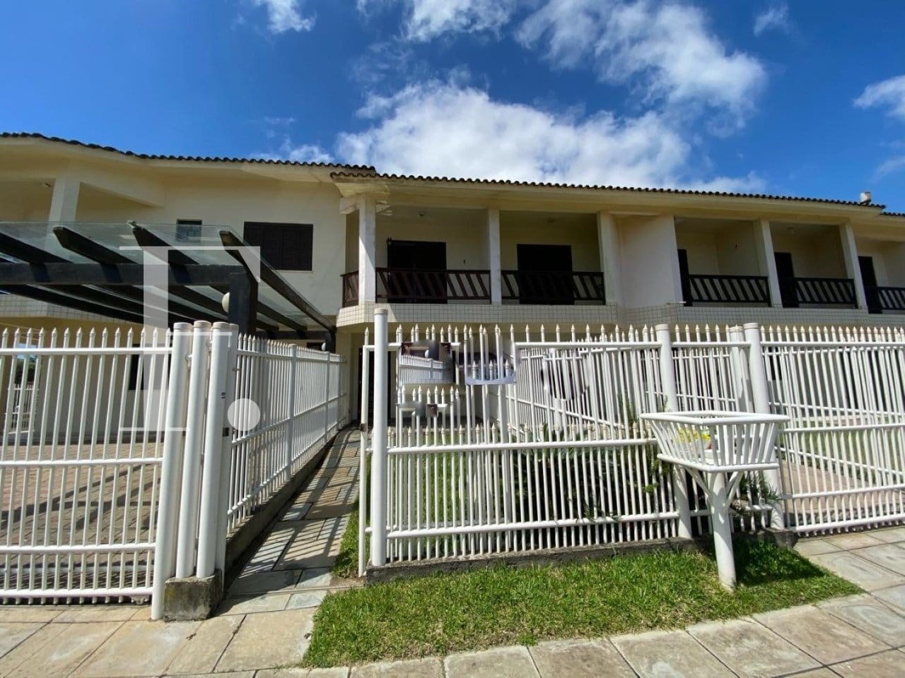 Duplex com 90m², 2 dormitórios, 1 vaga, no bairro Maristela em Xangri-Lá