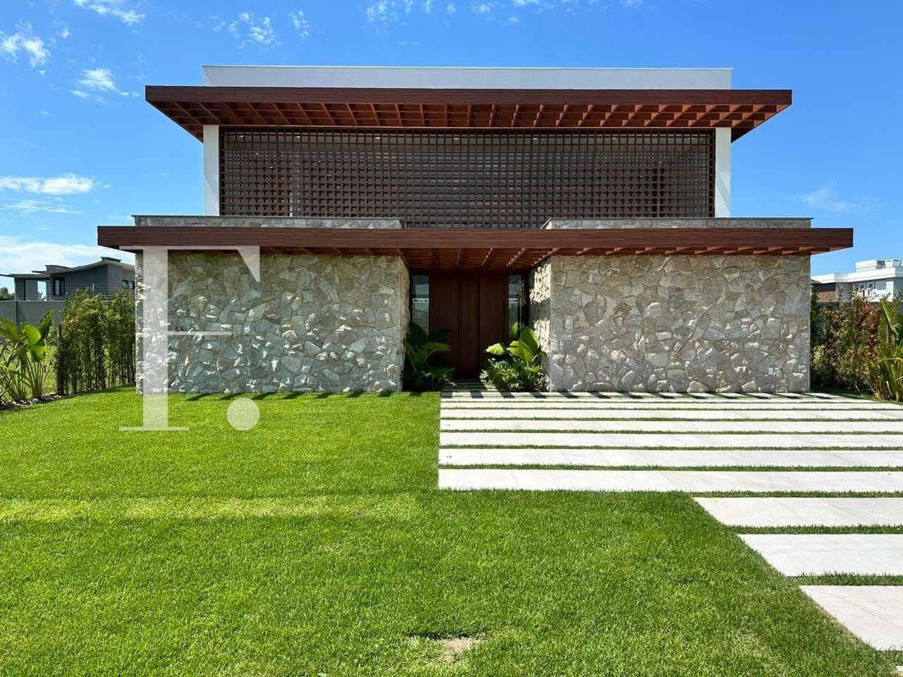 Sobrado com 310m², 5 dormitórios, 5 suítes, 2 vagas, Lótus em Xangri-Lá