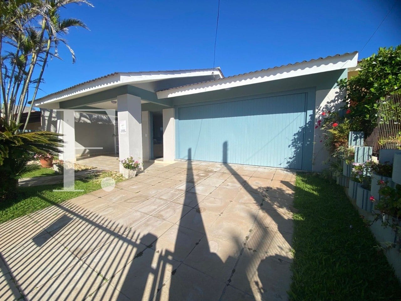 Casa com 183m², 3 dormitórios, 1 suíte, 2 vagas, no bairro Centro em Xangri-Lá