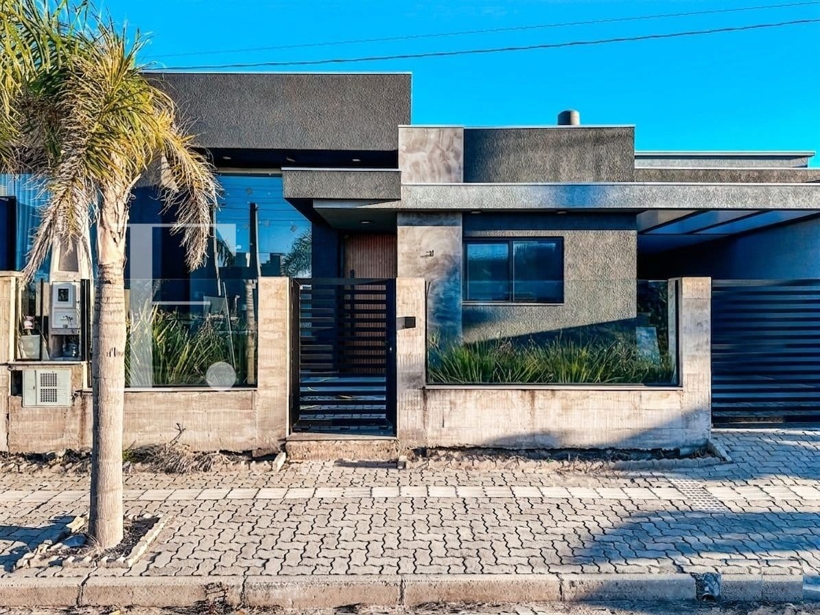 Casa com 120m², 3 dormitórios, 1 suíte, 2 vagas, no bairro Praia dos Coqueiros em Xangri-Lá