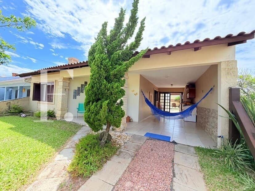 Casa com 128m², 3 dormitórios, 1 suíte, 2 vagas, no bairro Noiva do Mar em Xangri-Lá