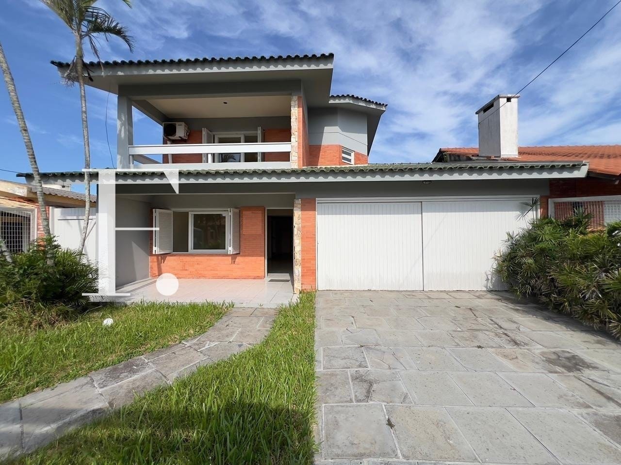Casa com 202m², 4 dormitórios, 1 suíte, 2 vagas, no bairro Centro em Xangri-Lá