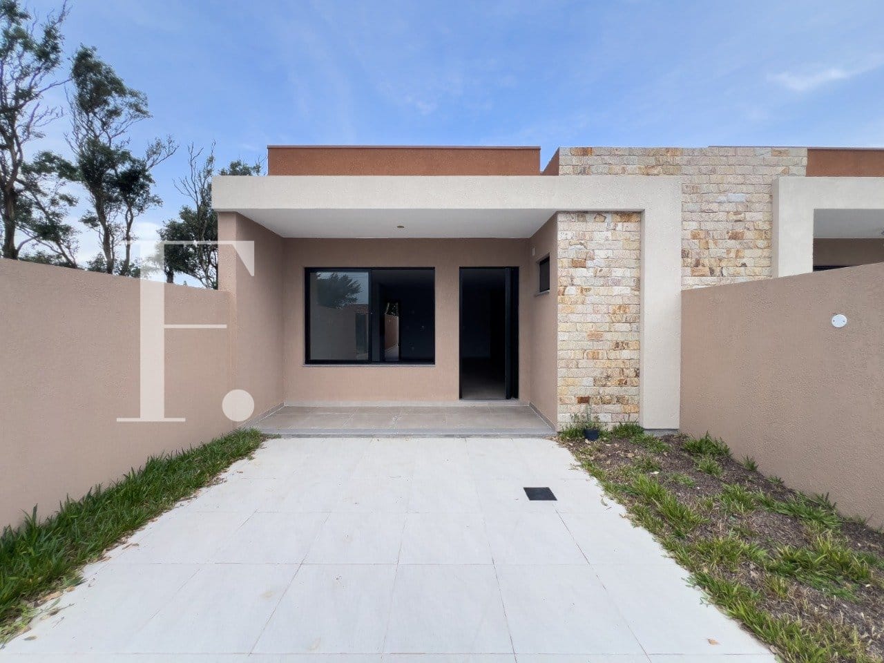 Casa com 99m², 2 dormitórios, 1 vaga, no bairro Remanso em Xangri-Lá