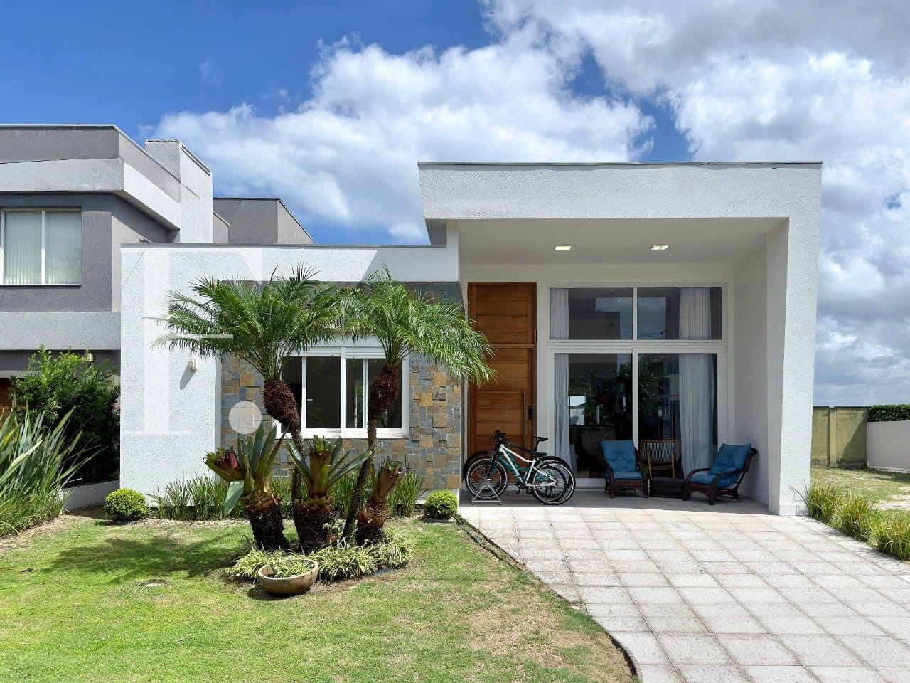 Casa Condomínio com 136m², 3 dormitórios, 3 suítes, 2 vagas, Las Palmas em Xangri-Lá