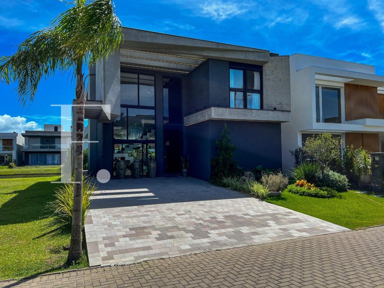 Sobrado com 221m², 4 dormitórios, 4 suítes, 2 vagas, Sunset em Xangri-Lá