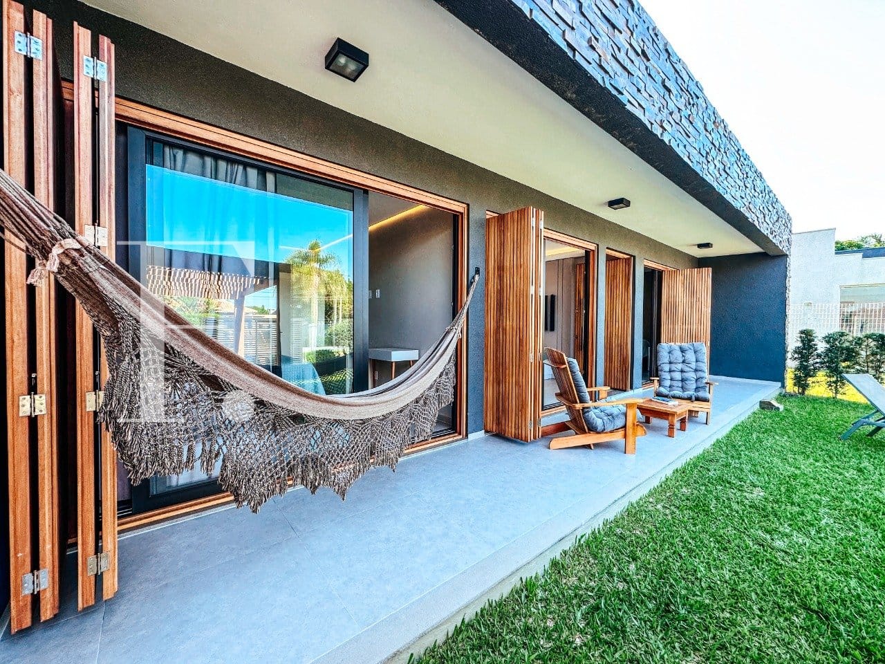 Casa com 245m², 5 dormitórios, 2 suítes, 2 vagas, no bairro Atlântida em Xangri-Lá