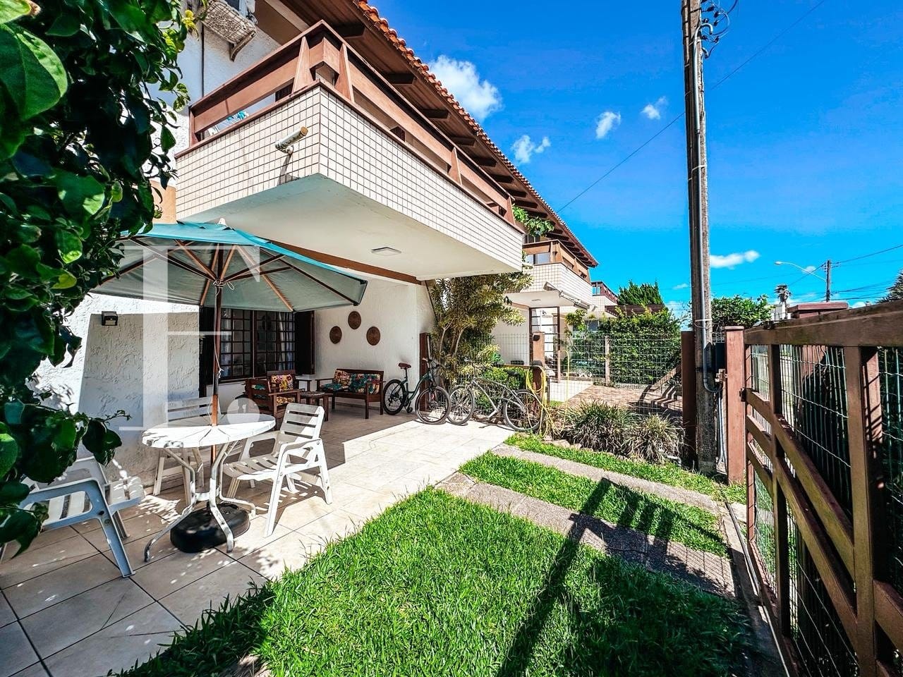 Duplex com 119m², 3 dormitórios, 1 suíte, no bairro Centro em Xangri-Lá