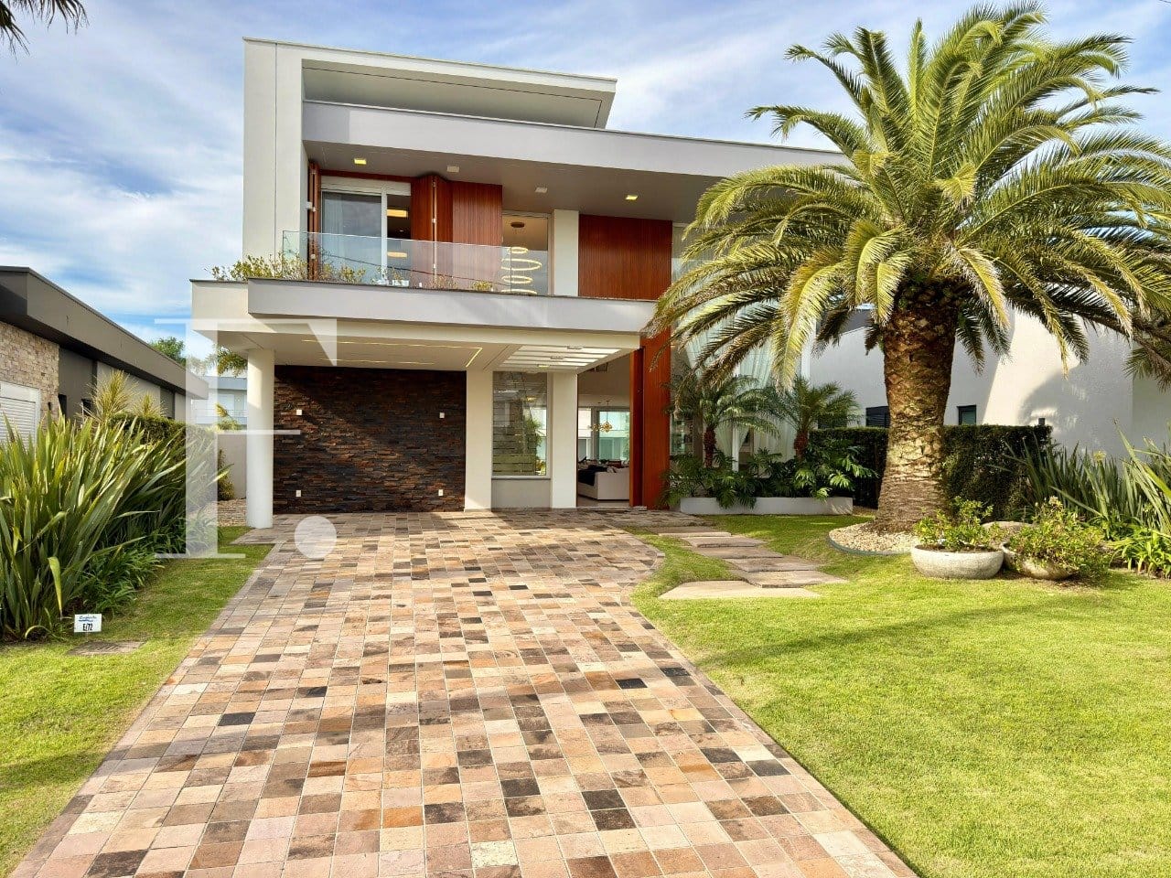 Sobrado com 420m², 5 dormitórios, 5 suítes, 2 vagas, Enseada Lagos em Xangri-Lá