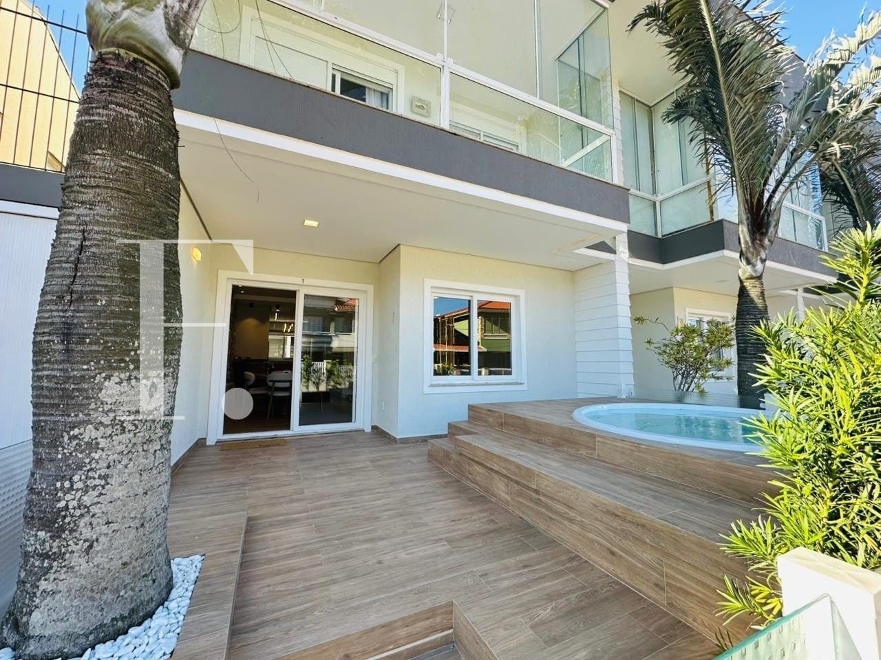 Duplex com 136m², 3 dormitórios, 1 suíte, 2 vagas, no bairro Centro em Xangri-Lá