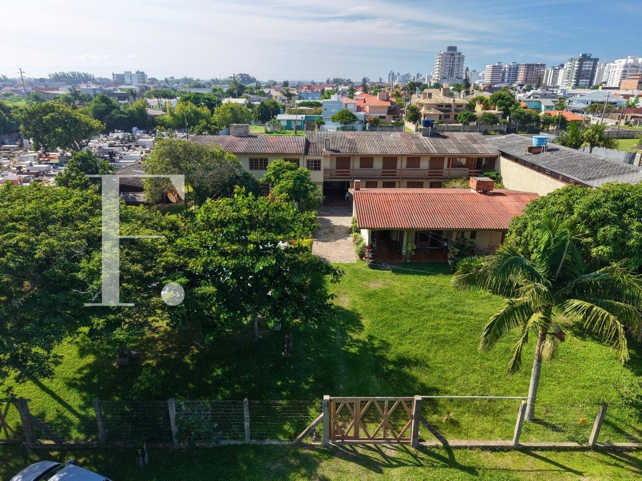 Casa com 186m², 15 dormitórios, 1 suíte, 5 vagas, no bairro Atlântida em Xangri-Lá