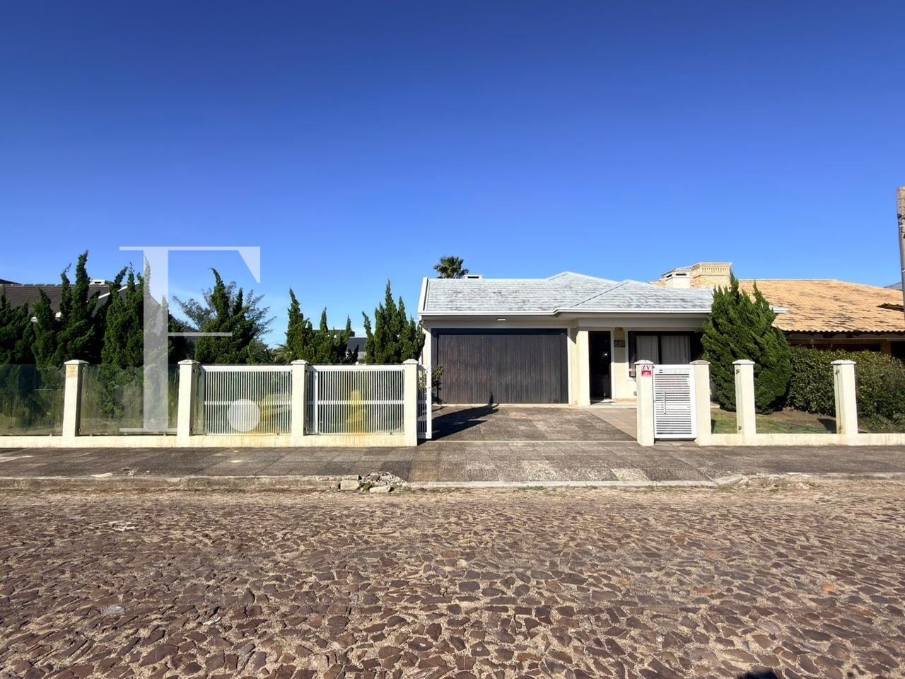 Casa com 180m², 3 dormitórios, 2 suítes, 2 vagas, no bairro Noiva do Mar em Xangri-Lá