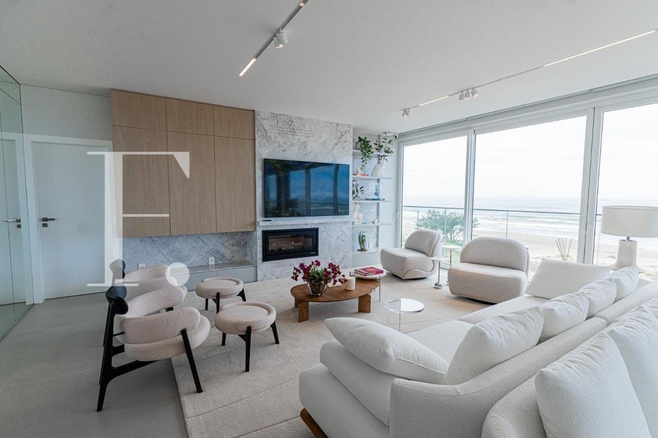 Apartamento com 220m², 4 dormitórios, 4 suítes, 2 vagas, Edifício Joacir Martinello em Capão da Canoa