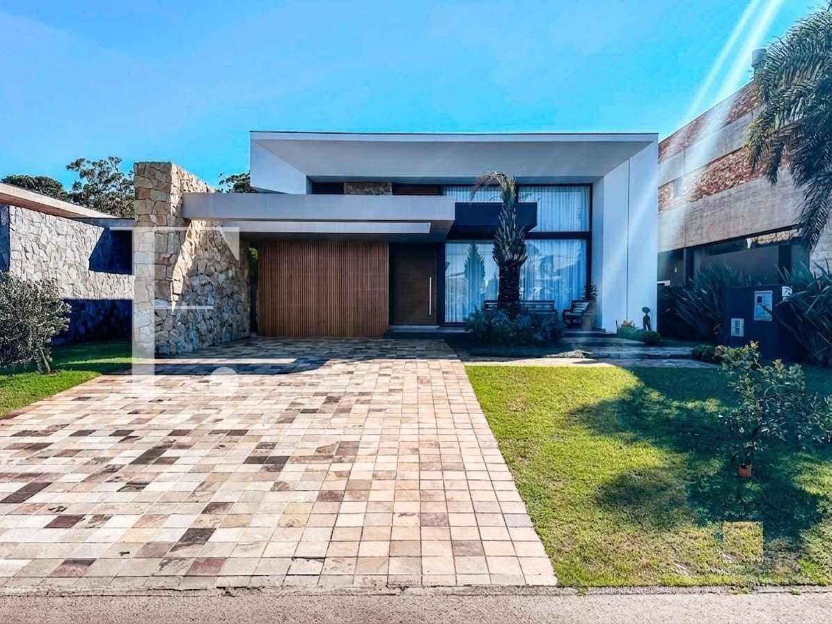 Casa Condomínio com 407m², 6 dormitórios, 6 suítes, 2 vagas, Villaggio em Xangri-Lá