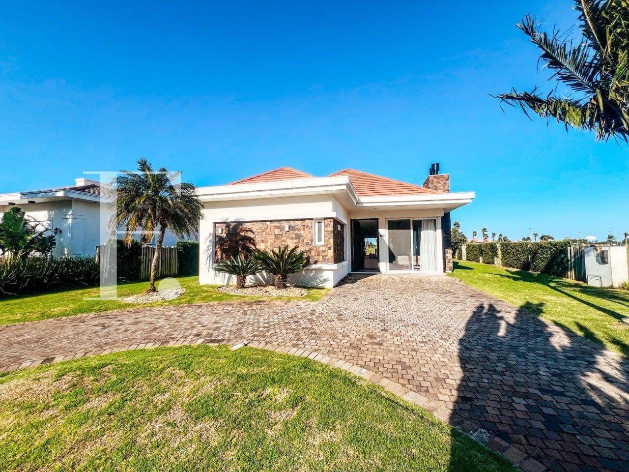 Casa Condomínio com 260m², 5 dormitórios, 5 suítes, 2 vagas, Green Village Golf Club em Xangri-Lá