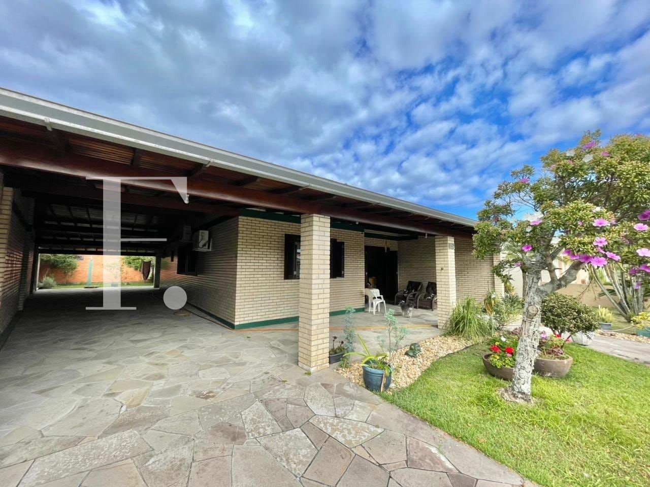 Casa com 170m², 5 dormitórios, 2 suítes, 3 vagas, no bairro Rainha do Mar em Xangri-Lá