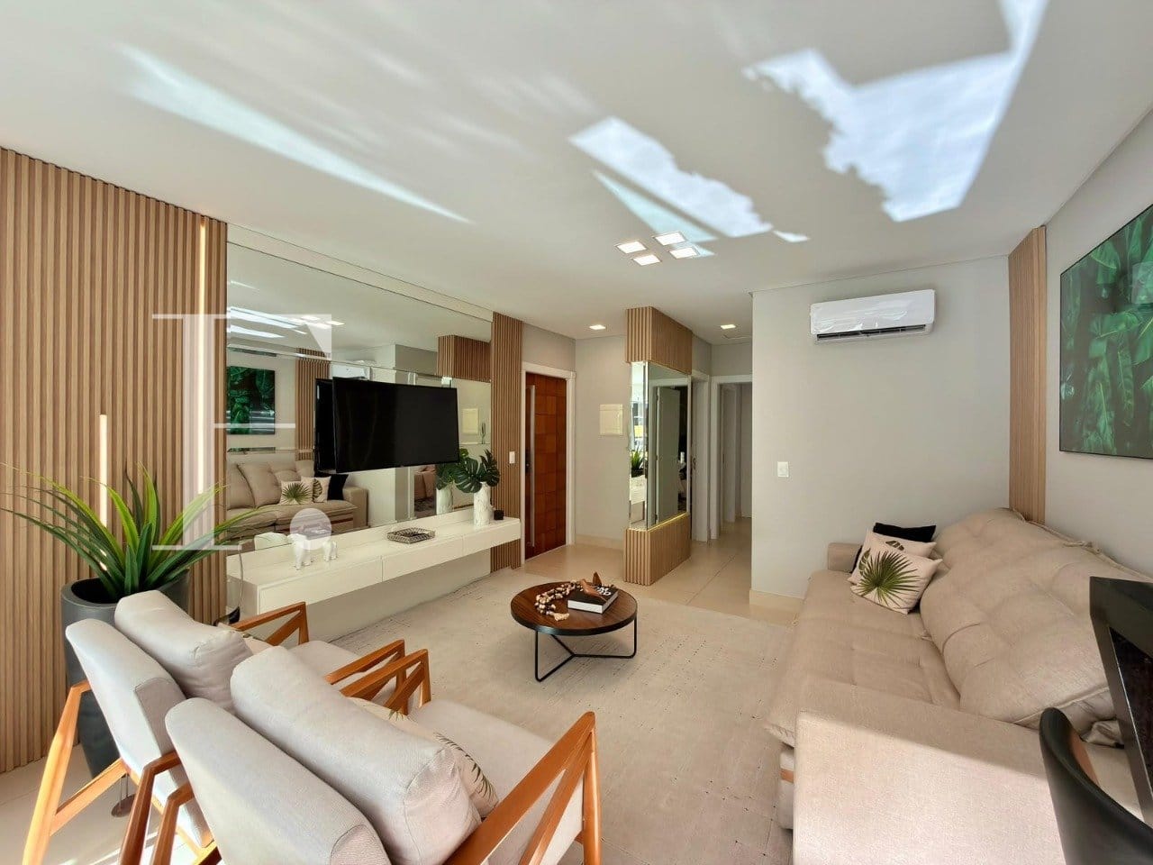 Apartamento com 78m², 2 dormitórios, 1 suíte, 1 vaga, Investe Palace em Capão da Canoa