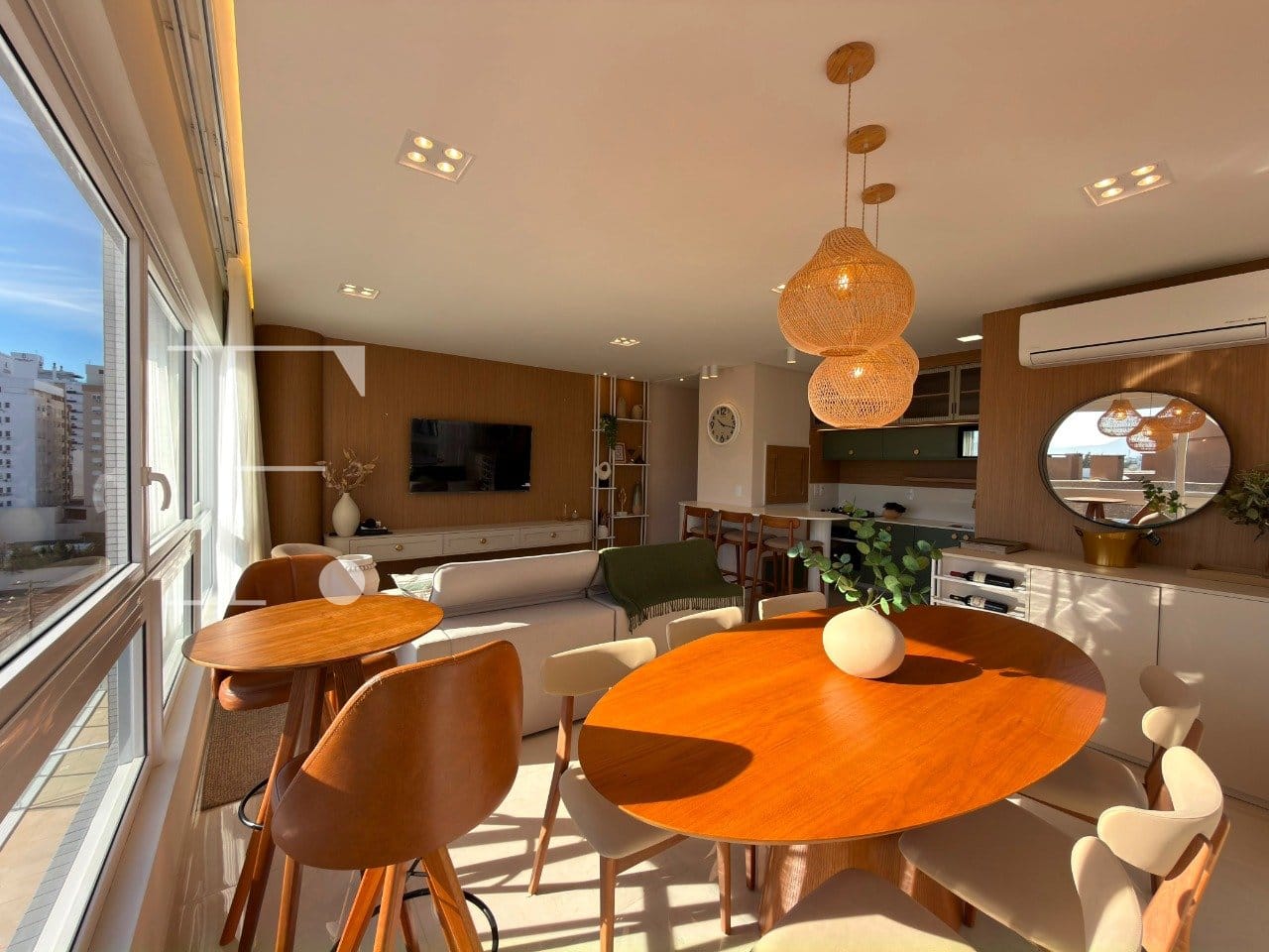 Apartamento com 90m², 3 dormitórios, 1 suíte, 2 vagas, Edifício Premium em Capão da Canoa