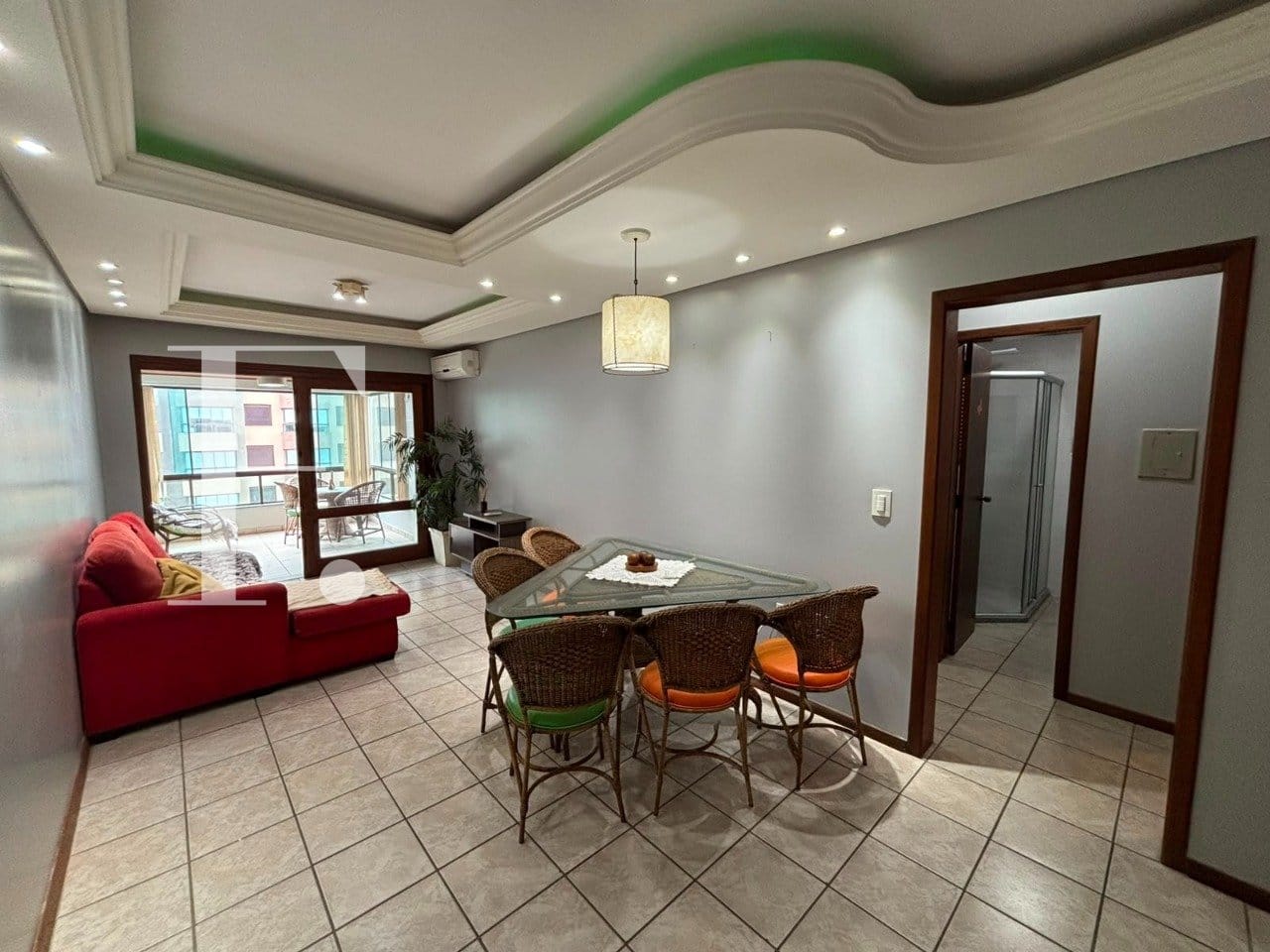 Apartamento com 105m², 2 dormitórios, 1 suíte, 2 vagas, Edifício William em Capão da Canoa