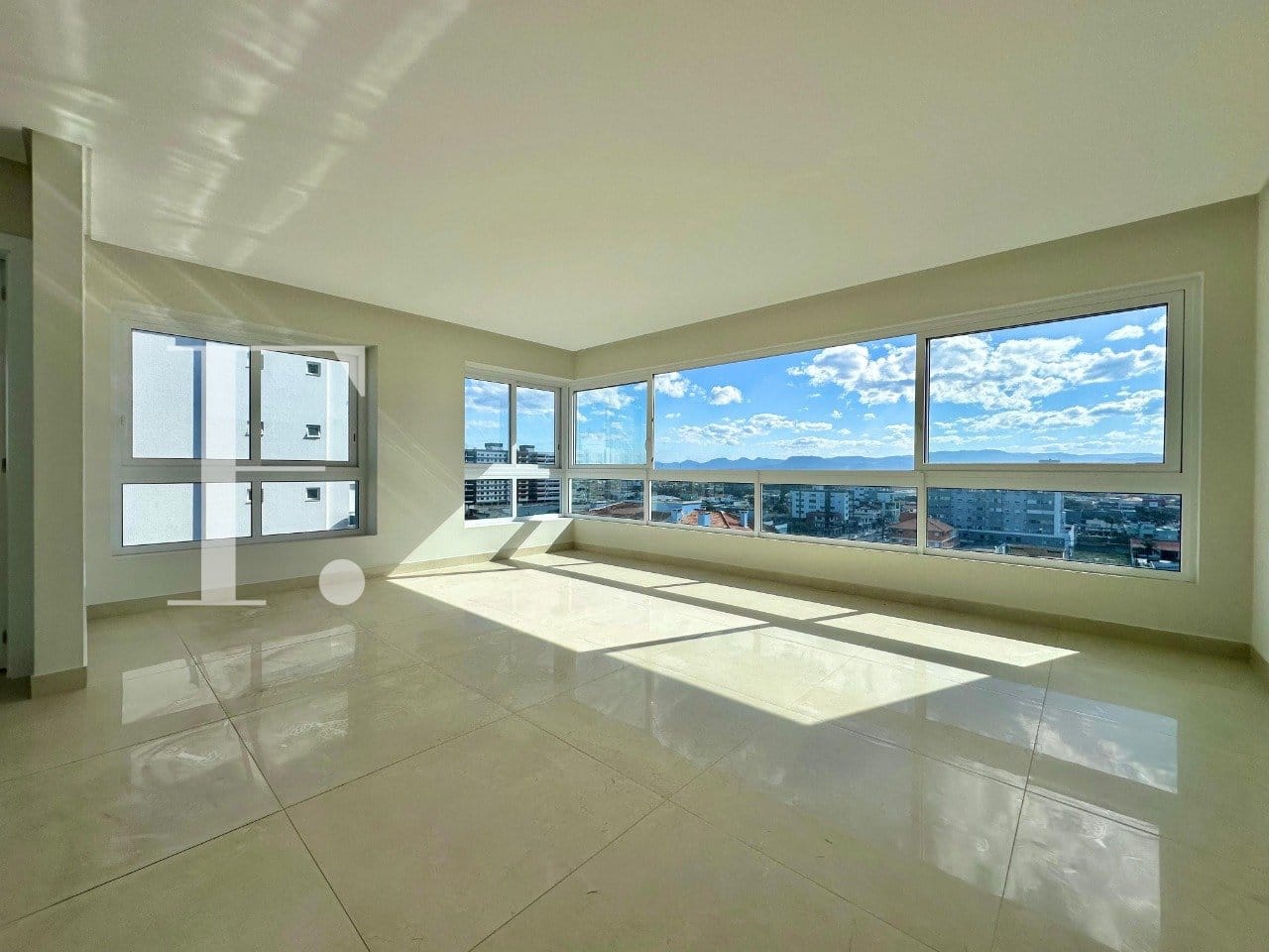 Apartamento com 126m², 3 dormitórios, 1 suíte, 2 vagas, Edifício Premium em Capão da Canoa