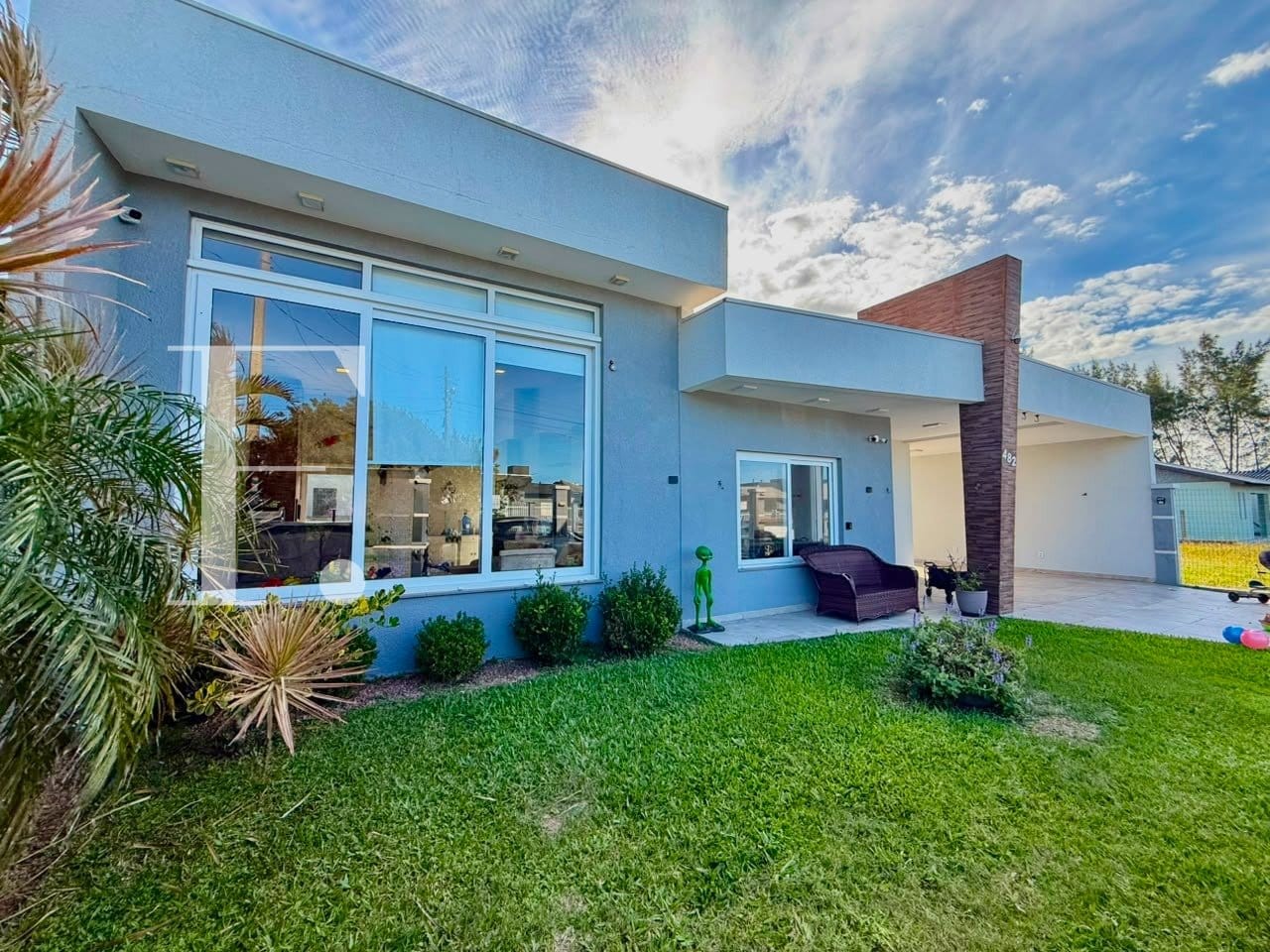 Casa com 68m², 3 dormitórios, 2 suítes, 2 vagas, no bairro Arpoador em Xangri-Lá