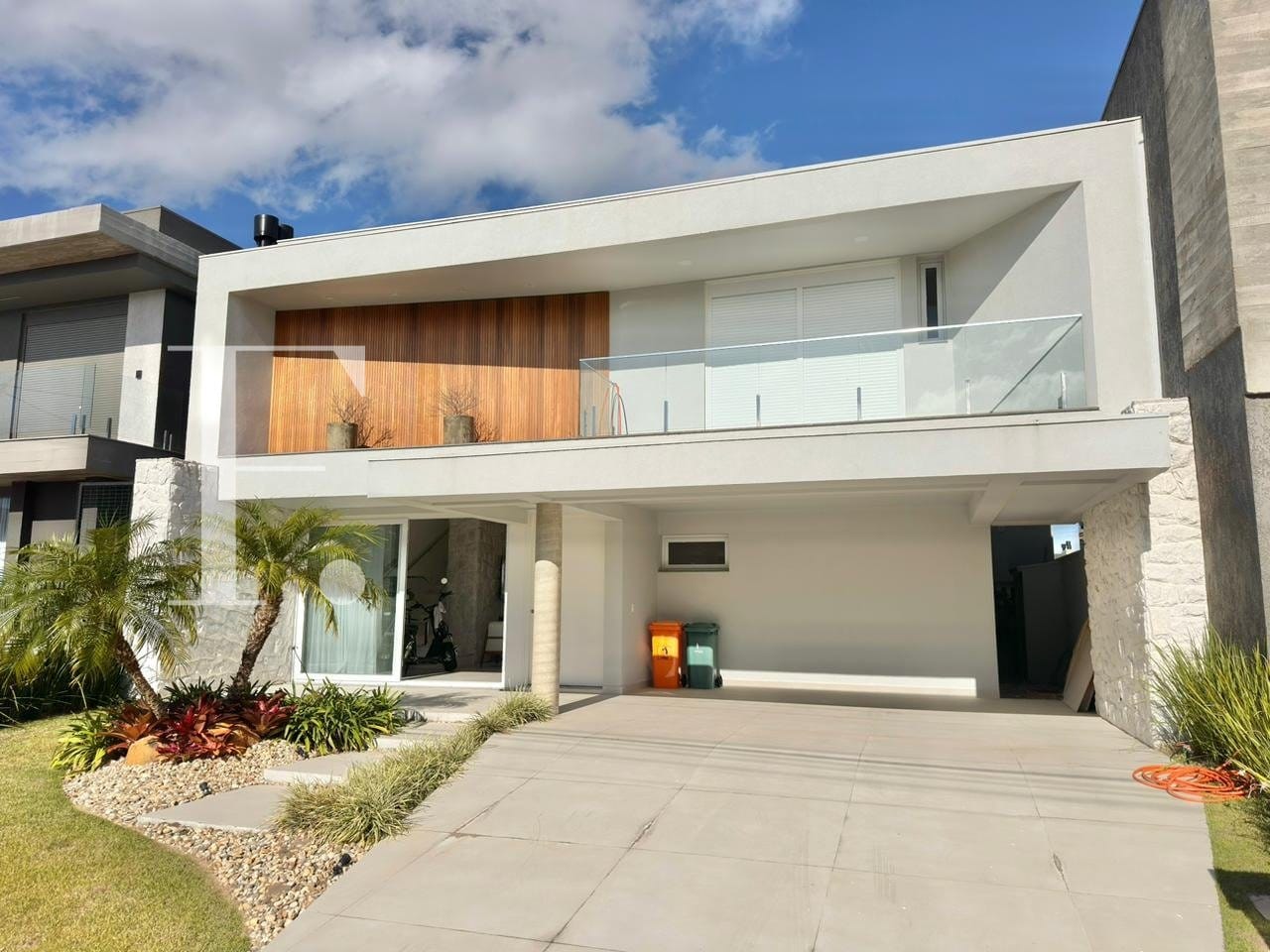 Sobrado com 280m², 4 dormitórios, 4 suítes, 2 vagas, Sunset em Xangri-Lá