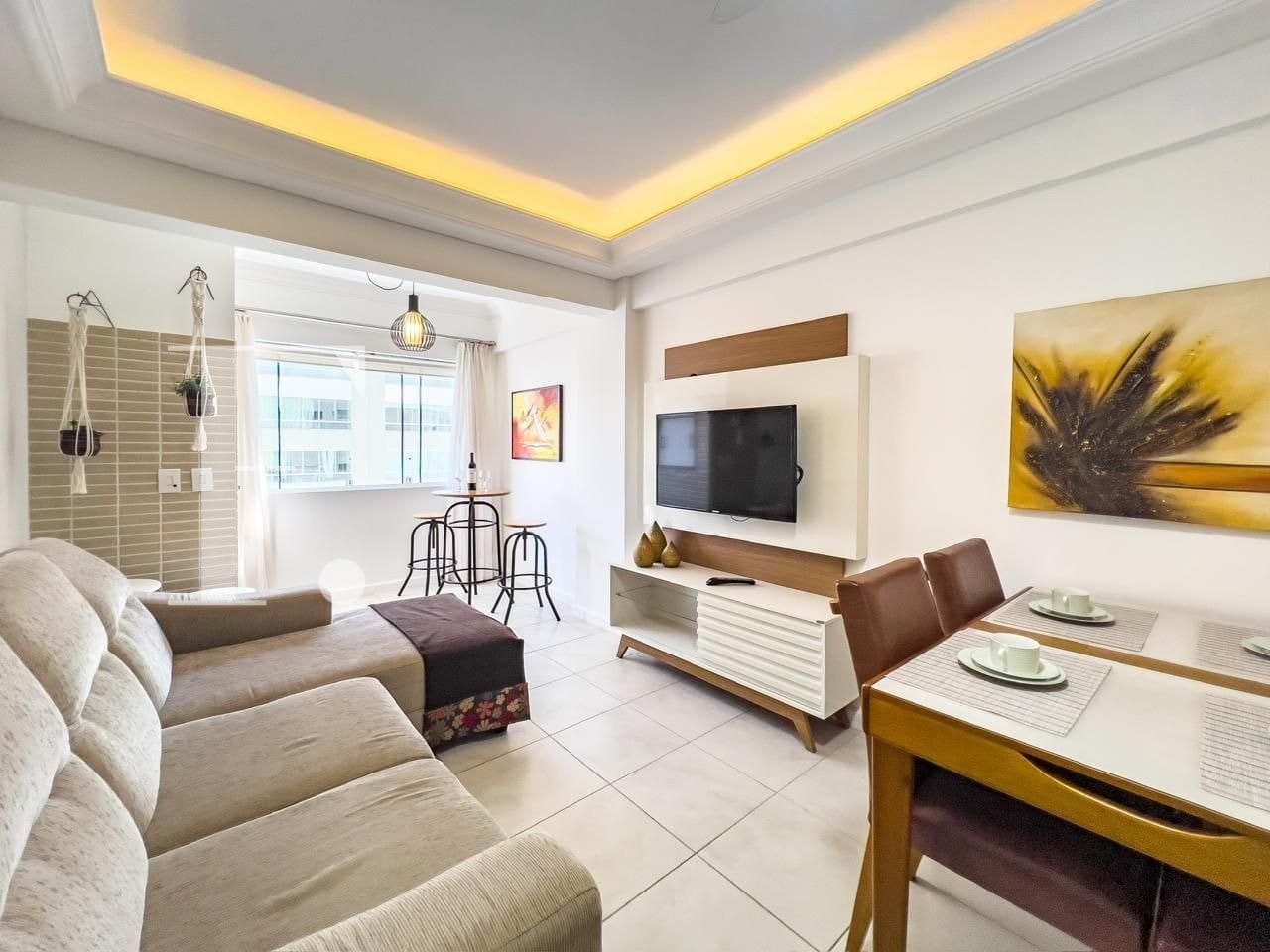 Apartamento com 67m², 2 dormitórios, 1 suíte, 1 vaga, Edifício Rio Tejo em Capão da Canoa