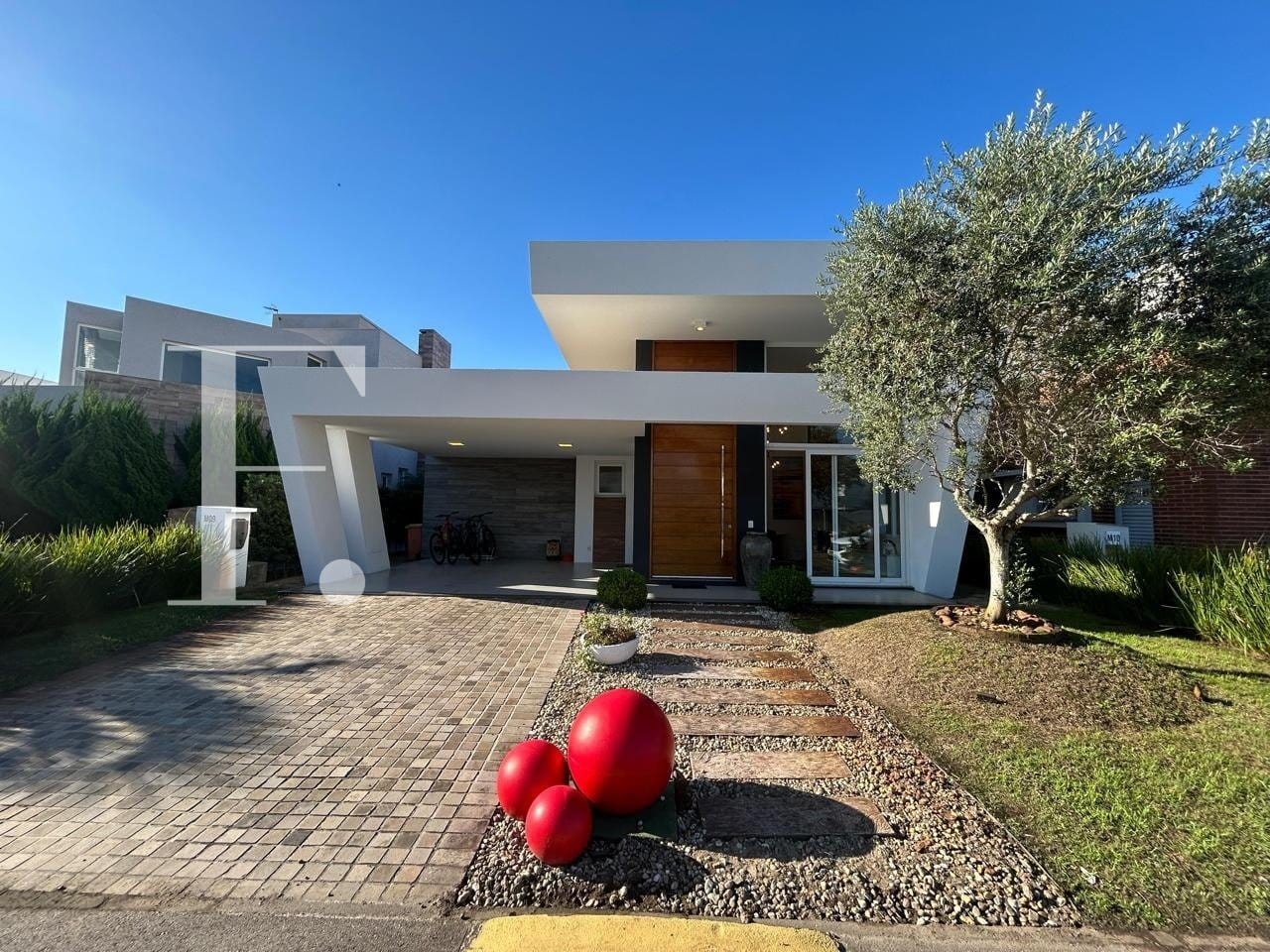 Casa Condomínio com 214m², 4 dormitórios, 4 suítes, 2 vagas, Malibu em Xangri-Lá