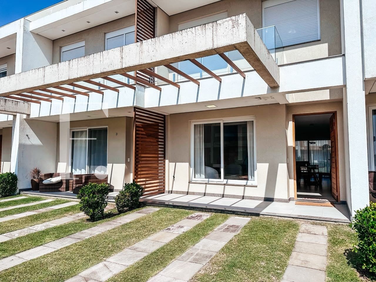 Sobrado com 145m², 3 dormitórios, 1 suíte, 2 vagas, Murano em Capão da Canoa