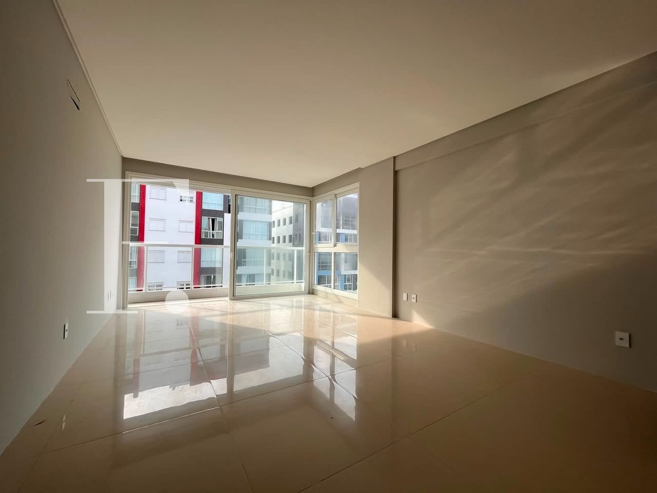 Apartamento com 105m², 3 dormitórios, 3 suítes, 2 vagas, Absoluto Palace em Capão da Canoa