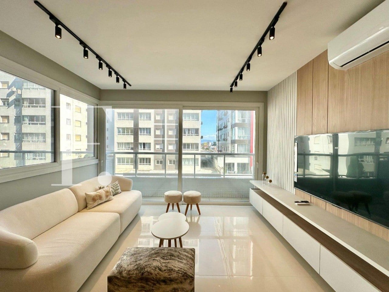 Apartamento com 184m², 3 dormitórios, 1 suíte, 2 vagas, Absoluto Palace em Capão da Canoa