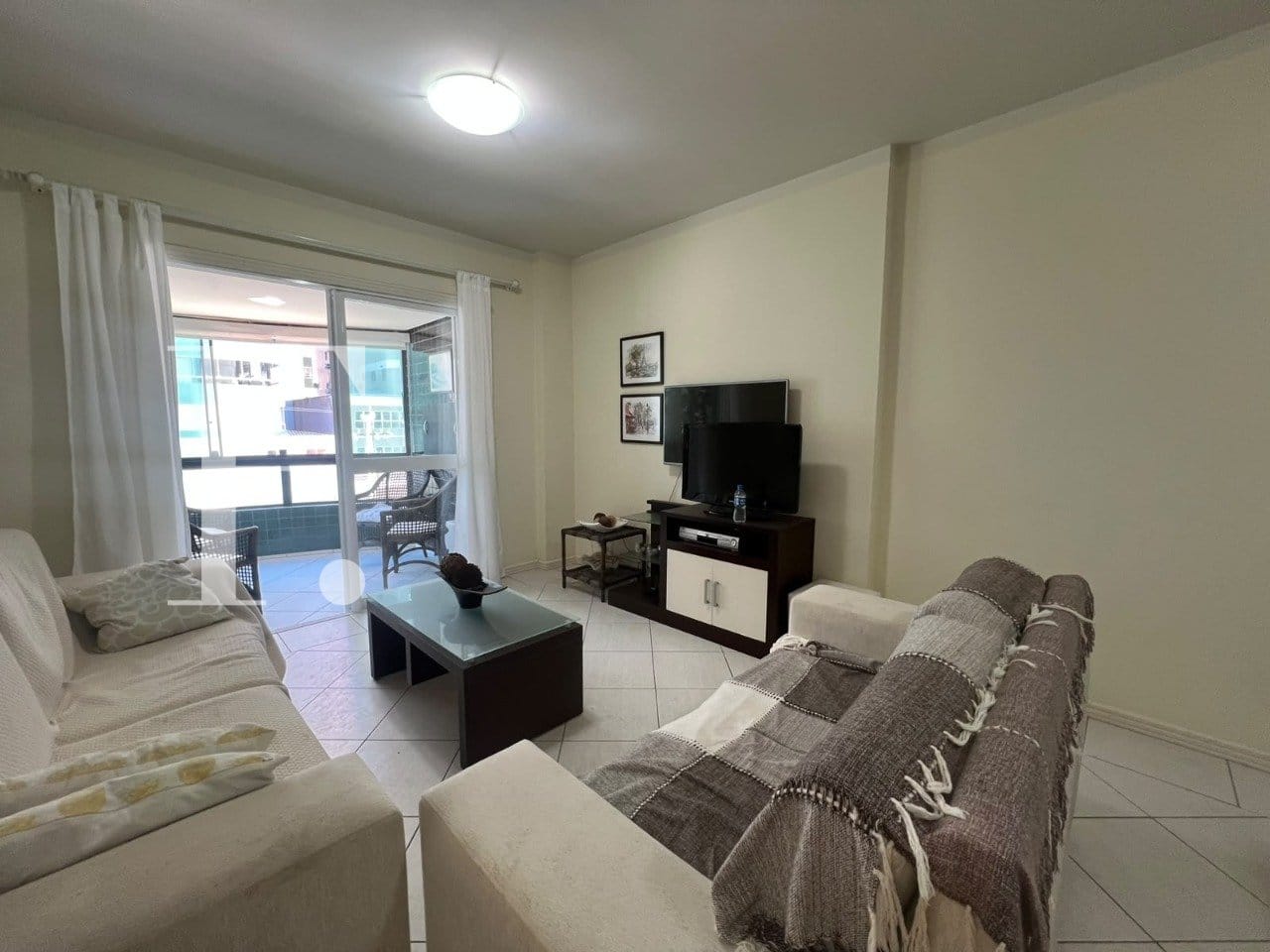 Apartamento com 87m², 2 dormitórios, 1 suíte, 1 vaga, Edifício Hannover em Capão da Canoa