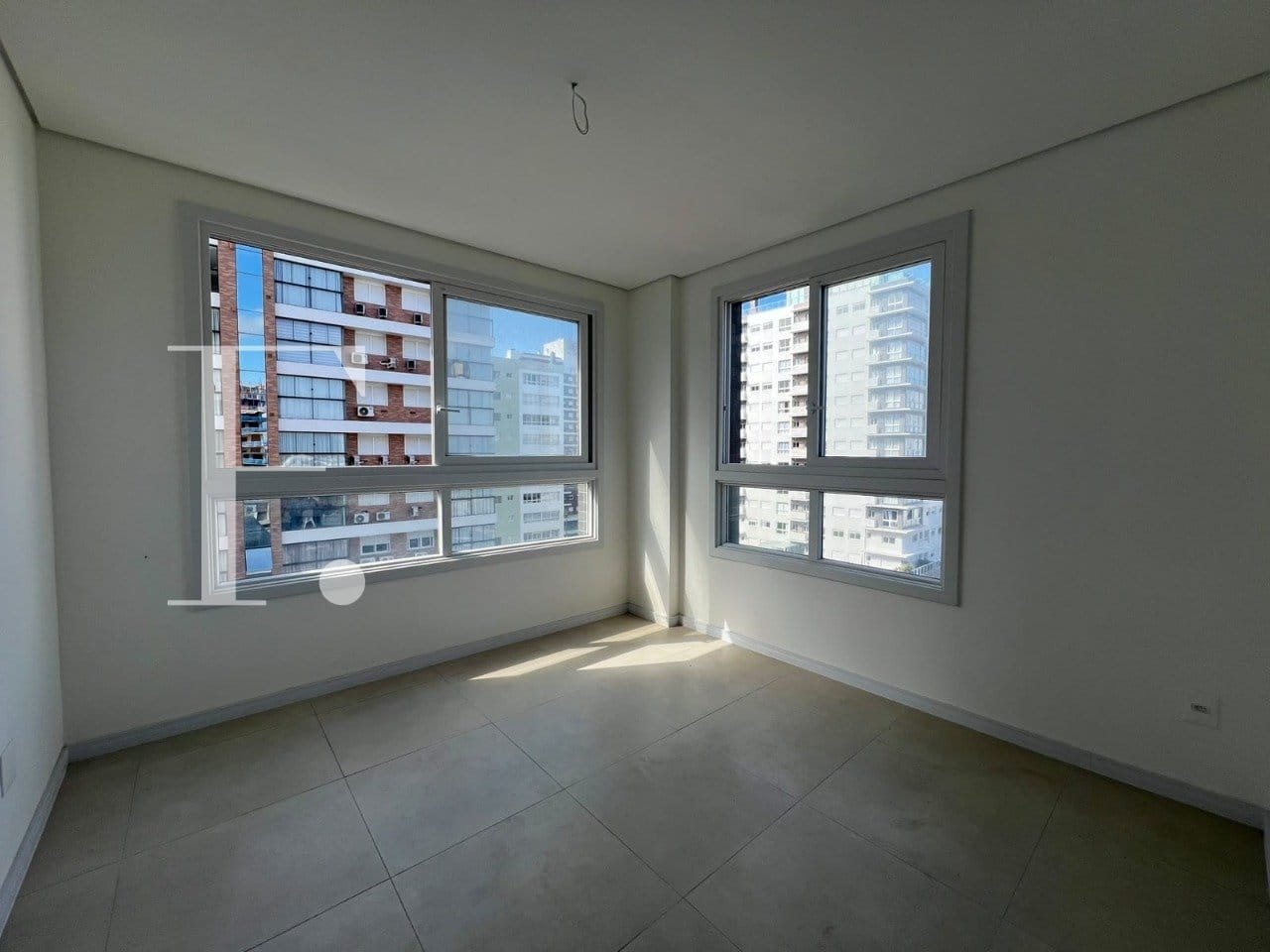 Apartamento com 77m², 2 dormitórios, 1 suíte, 1 vaga, Edifício Verano em Capão da Canoa