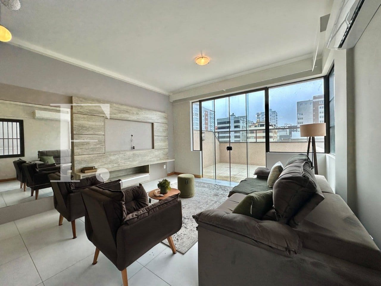 Apartamento com 96m², 2 dormitórios, 1 suíte, 1 vaga, Via Apia em Capão da Canoa