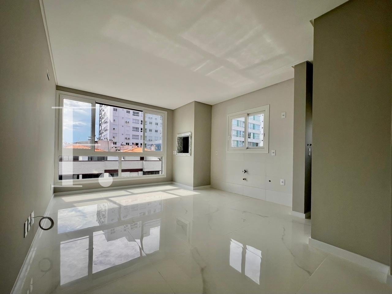Apartamento com 58m², 2 dormitórios, 1 suíte, 1 vaga, Port Vell em Capão da Canoa