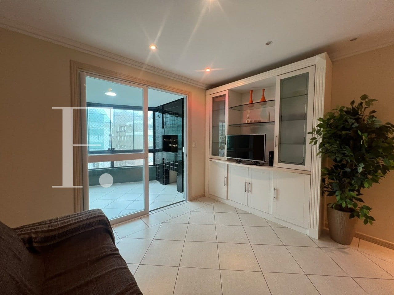Apartamento com 87m², 2 dormitórios, 1 suíte, 1 vaga, Edifício Hannover em Capão da Canoa