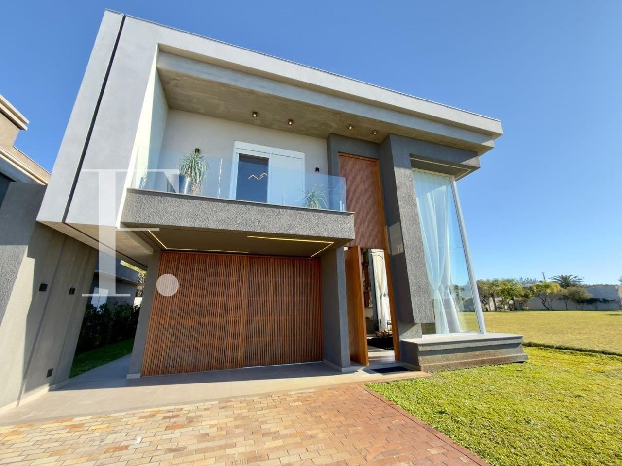 Sobrado com 250m², 4 dormitórios, 4 suítes, 2 vagas, Costa Serena em Capão da Canoa