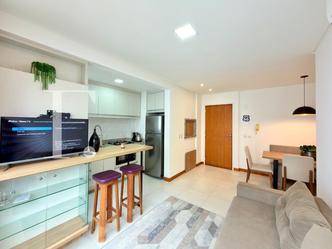 Apartamento com 60m², 2 dormitórios, 1 suíte, 1 vaga, Edifício Eros em Capão da Canoa