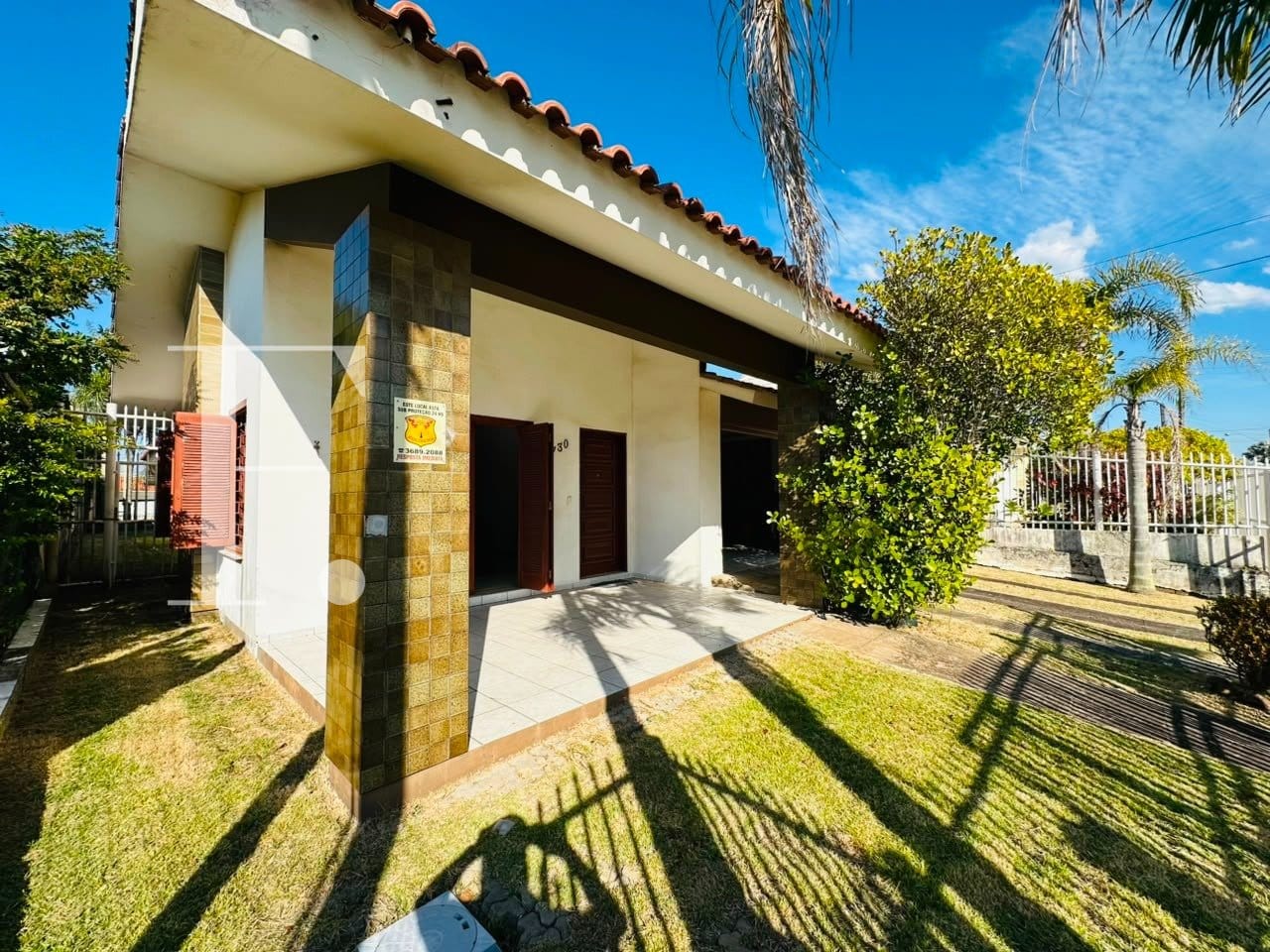 Casa com 189m², 3 dormitórios, 1 suíte, 2 vagas, no bairro Centro em Xangri-Lá