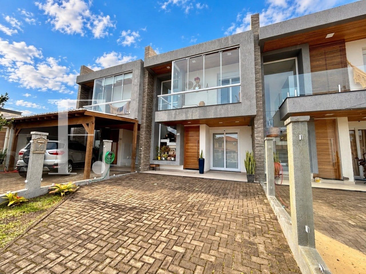 Sobrado com 120m², 3 dormitórios, 3 suítes, 2 vagas, no bairro Centro em Xangri-Lá
