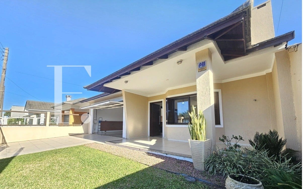 Casa com 160m², 3 dormitórios, 2 suítes, 2 vagas, no bairro Noiva do Mar em Xangri-Lá
