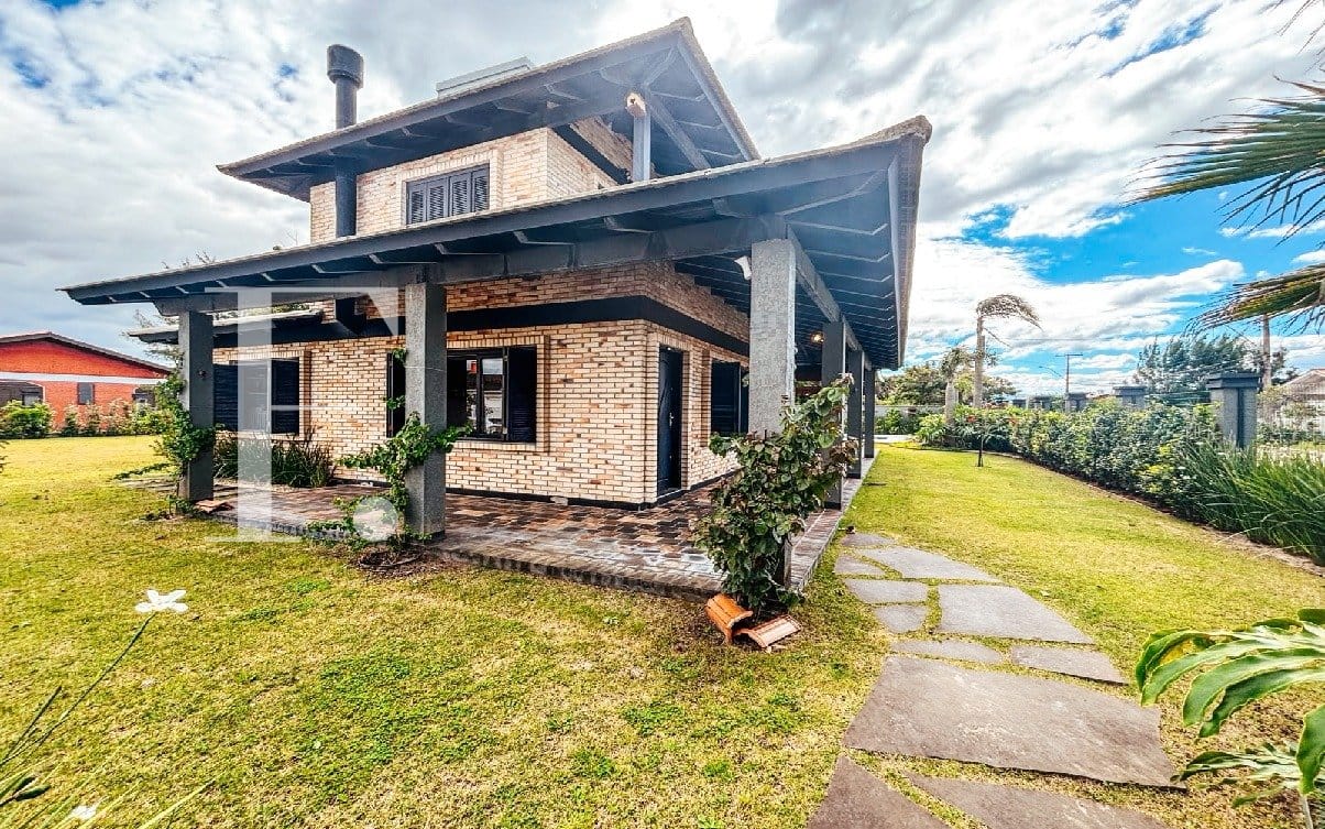 Casa com 206m², 4 dormitórios, 1 suíte, 2 vagas, no bairro Remanso em Xangri-Lá