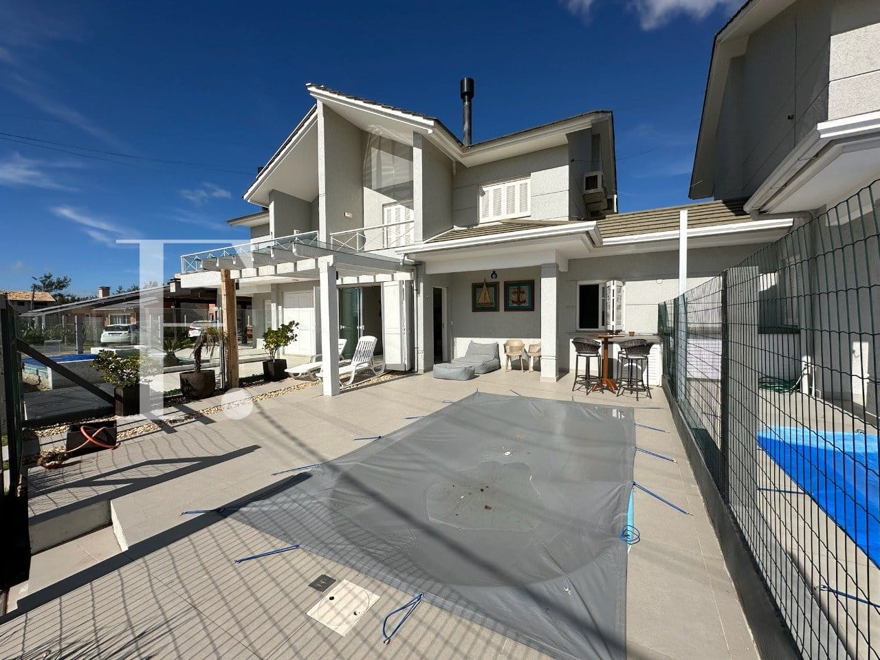 Duplex com 137m², 3 dormitórios, 1 suíte, 2 vagas, no bairro Maristela em Xangri-Lá