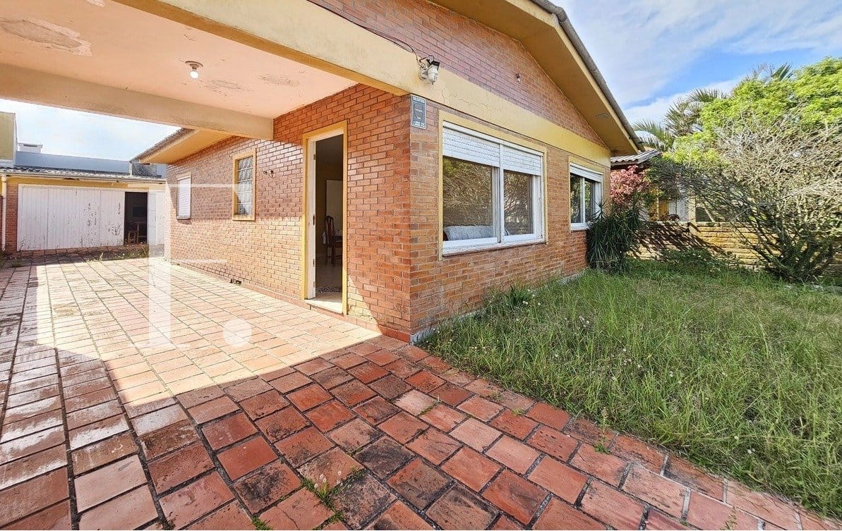 Casa com 106m², 3 dormitórios, 2 vagas, no bairro Rainha do Mar em Xangri-Lá