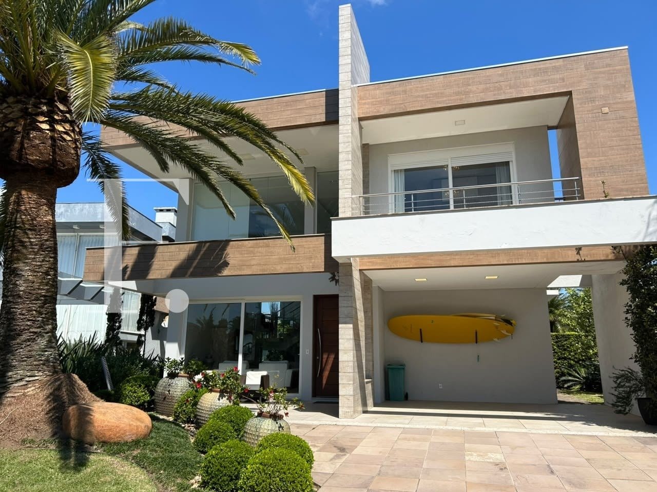 Sobrado com 327m², 5 dormitórios, 5 suítes, 2 vagas, Enseada Lagos em Xangri-Lá
