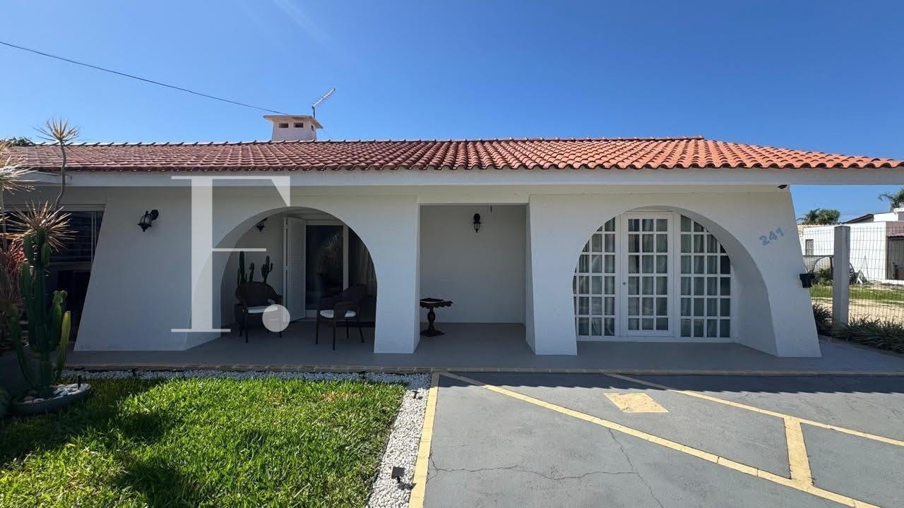 Casa com 220m², 4 dormitórios, 1 suíte, no bairro Atlântida em Xangri-Lá