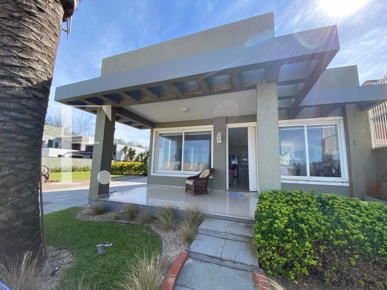 Casa com 350m², 4 dormitórios, 4 suítes, 2 vagas, no bairro Centro em Xangri-Lá