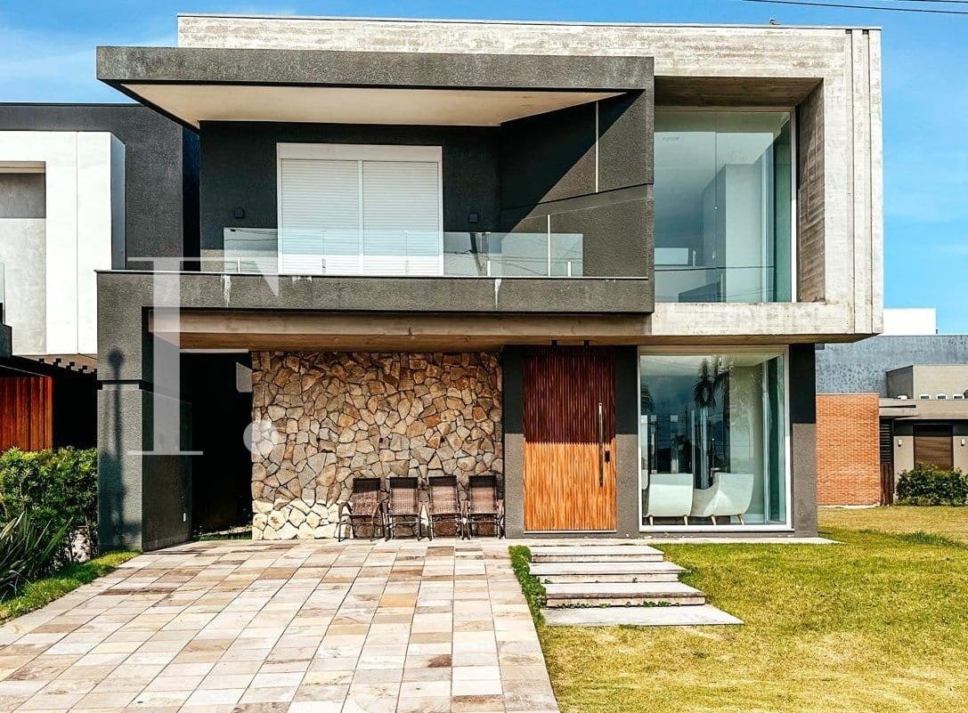 Sobrado com 190m², 4 dormitórios, 4 suítes, 2 vagas, Sunset em Xangri-Lá